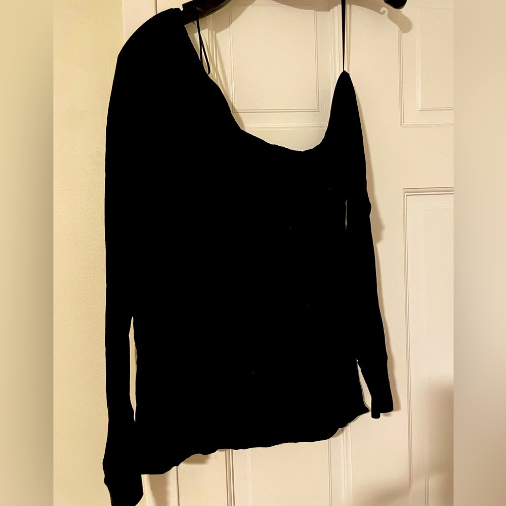 Splendid off one shoulder black shirt size XL